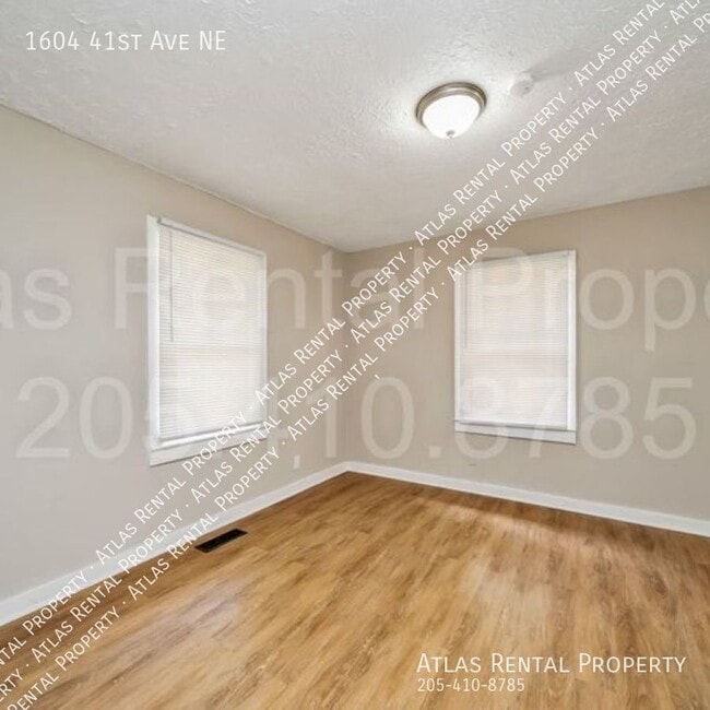 Building Photo - 1604 41st Ave NE