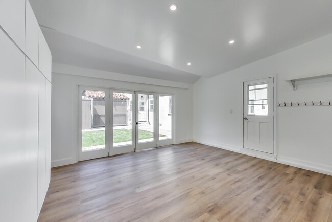 Building Photo - 1100 S Genesee Ave