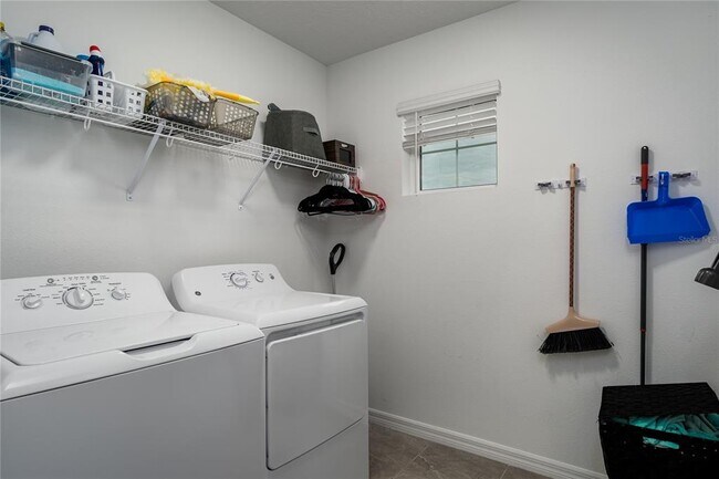 Building Photo - 1912 Swivel Ln