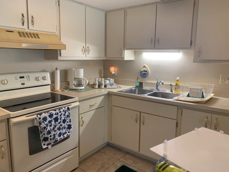 Building Photo - 5500 Ocean Shore Blvd