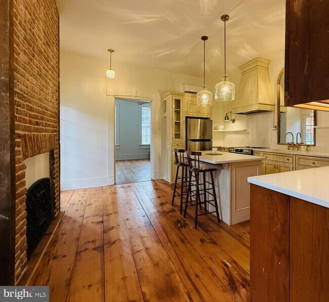 Building Photo - 46 York St