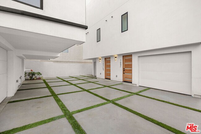 Building Photo - 1651 Selby Ave