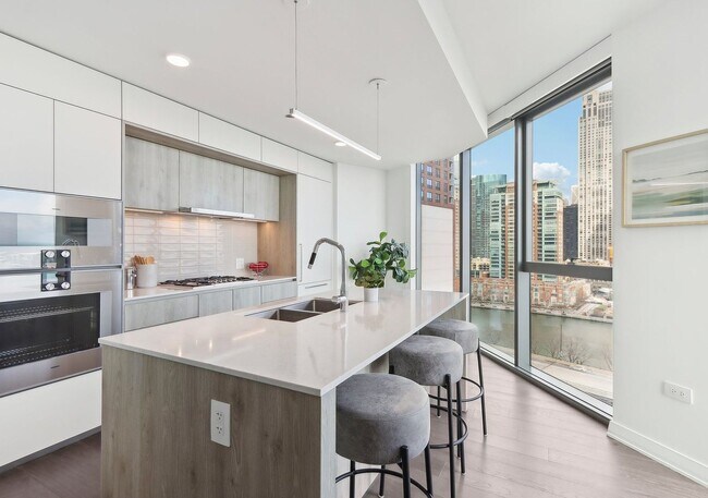 Building Photo - 211 N Harbor Dr