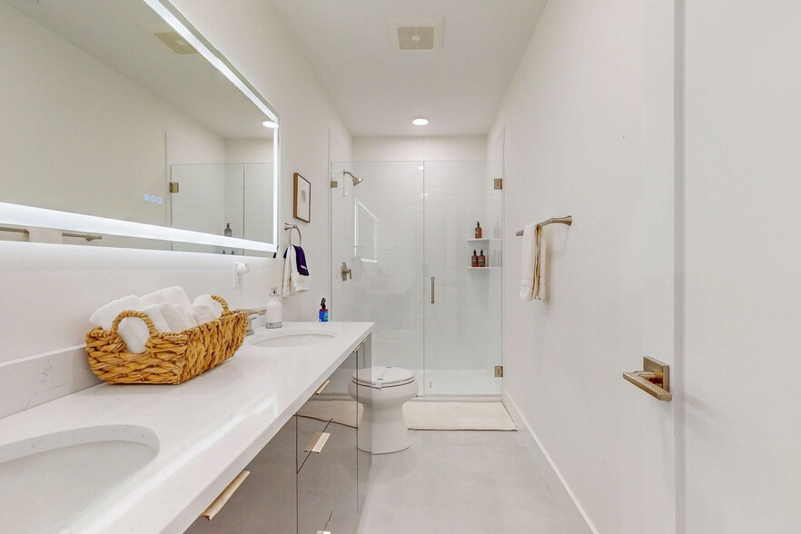 Building Photo - 38 Hichborn St