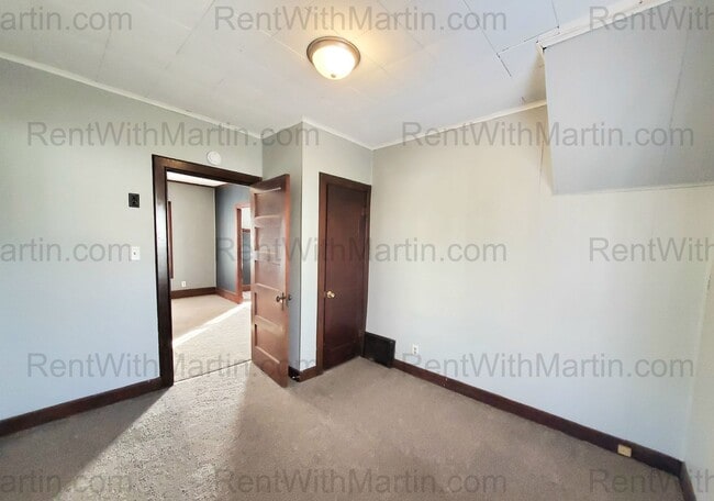 Building Photo - 229 Linden Ave