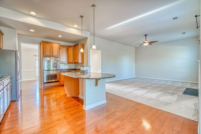 Building Photo - Incredible Home In Gated Community/Simpsonville