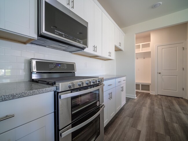 Building Photo - 515 Nixon Rd