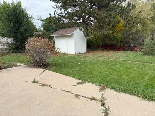 Building Photo - BRICK HOME WITH FINISHED BASEMENT