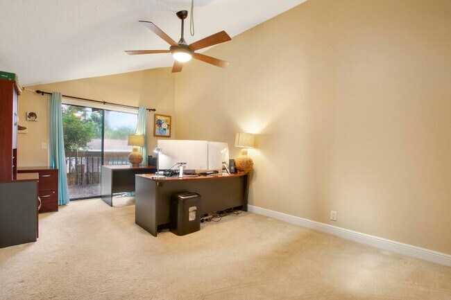 Building Photo - 2046 Cove Ln