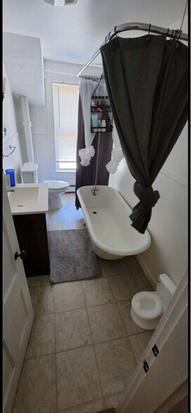 Building Photo - 12 Milne St