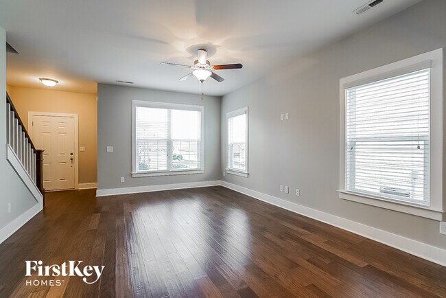 Building Photo - 357 Lola Ln