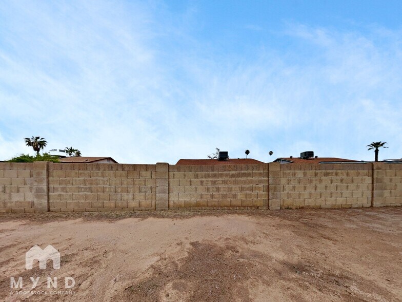 Building Photo - 5632 W Comet Ave