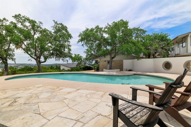 Building Photo - 3935 Lago Vista Dr