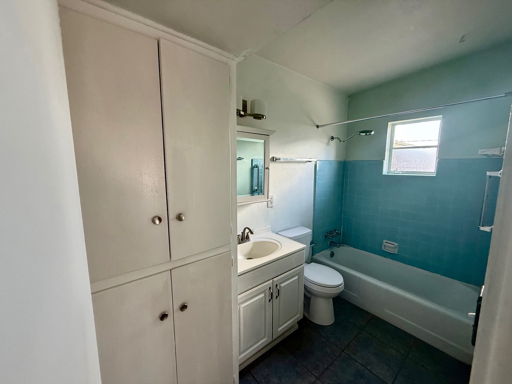 Building Photo - 1611 E Mitchell St