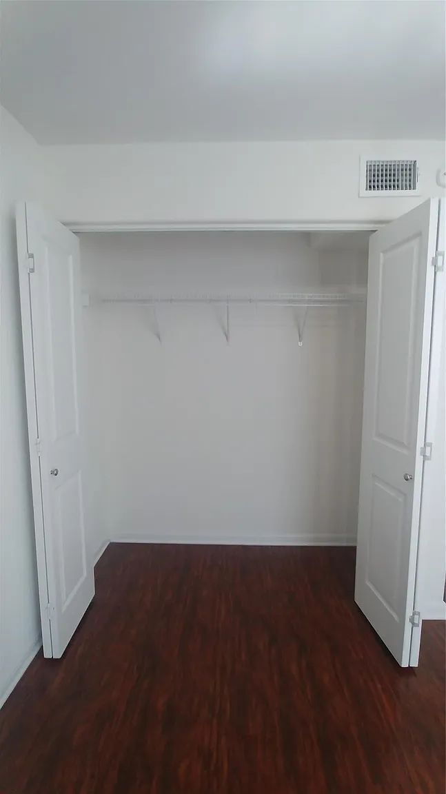 Building Photo - "Charming 1-Bedroom Condo Retreat in San Marcos – Perfect Comfort in 500 Sq Ft!"