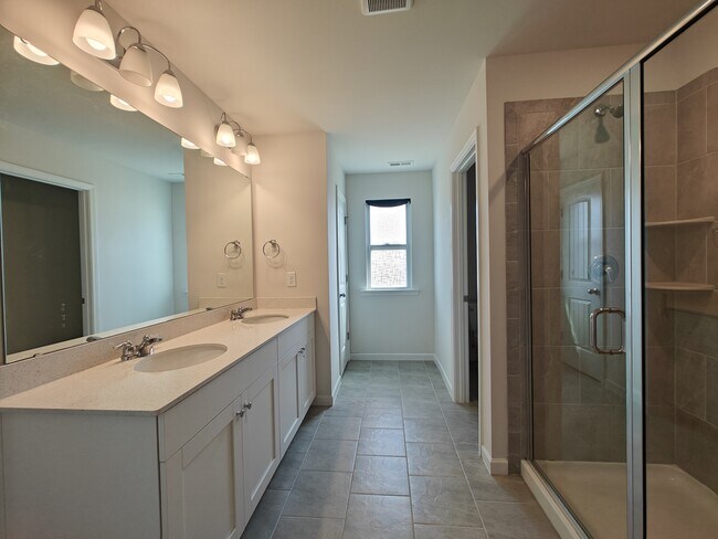 Building Photo - 756 Creekway Dr