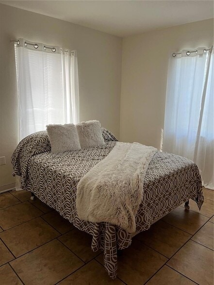 Building Photo - 3065 Lake June Blvd