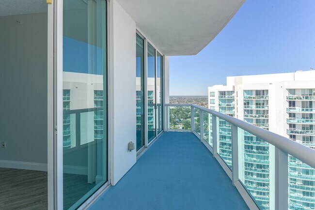 Building Photo - 231 Riverside Dr