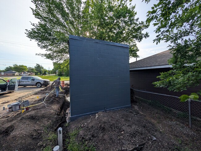 Building Photo - 430 E Brockett St
