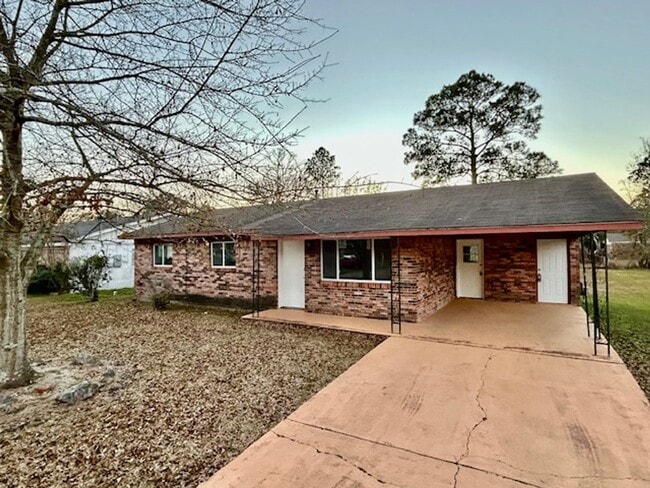 Primary Photo - Moss Point 3 Bedroom