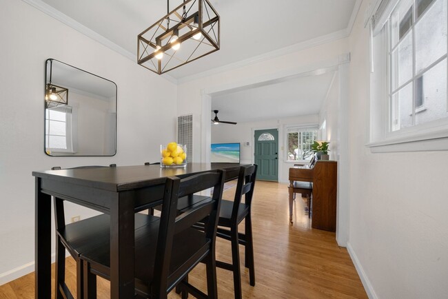 Building Photo - Charming Home In NE Richmond!