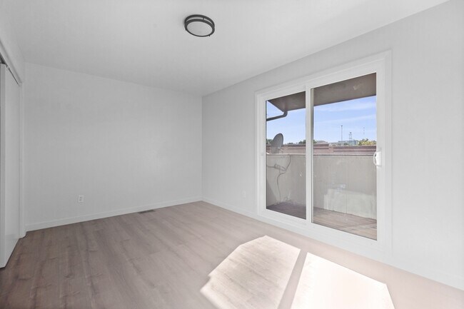 Building Photo - 2250 Billings St