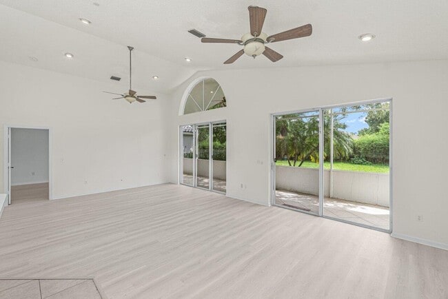 Building Photo - 7728 Edinburough Ln