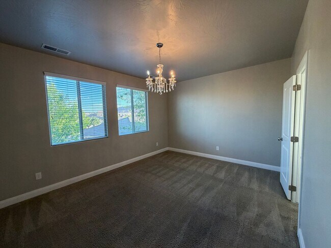 Building Photo - 469 E Barcelona Dr