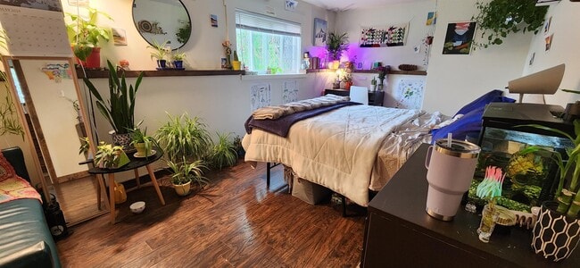 Building Photo - 420 N 19th Ave