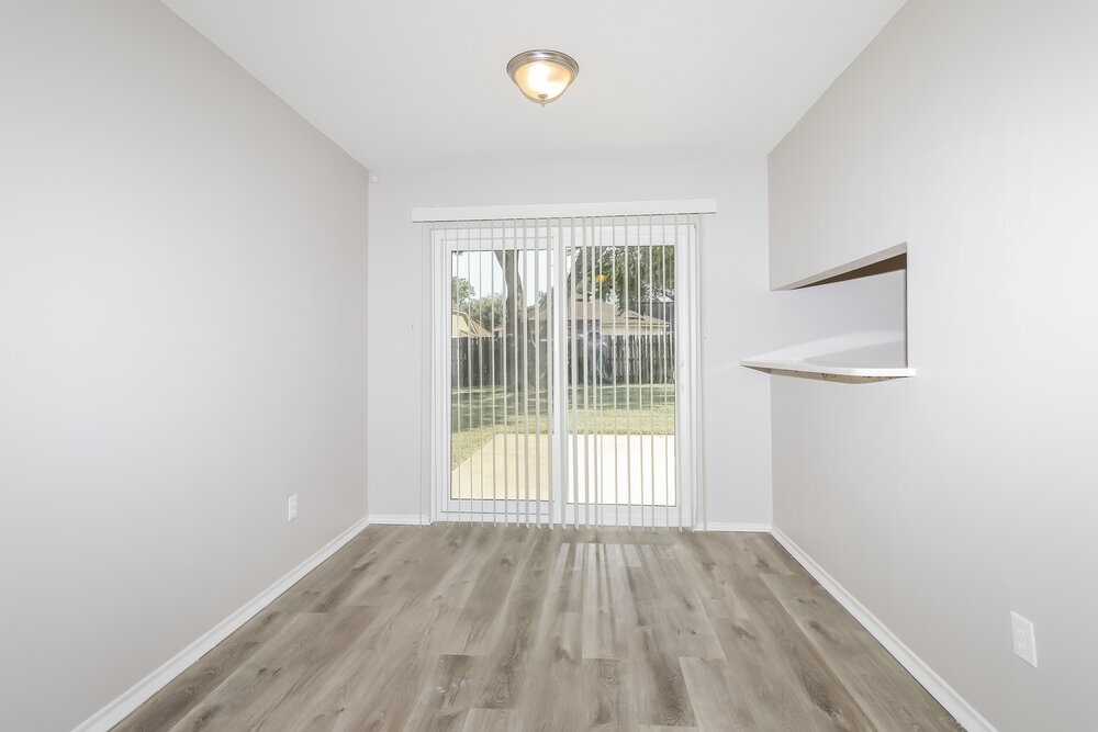 Building Photo - 17003 Spruce Run Dr