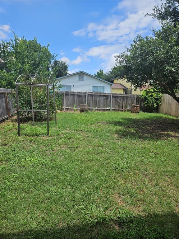 Building Photo - 13400 Coomes Dr