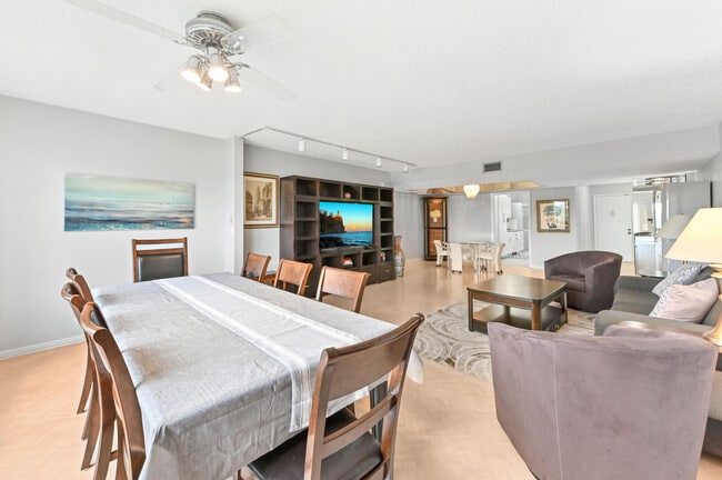 Building Photo - 6768 10th Ave N