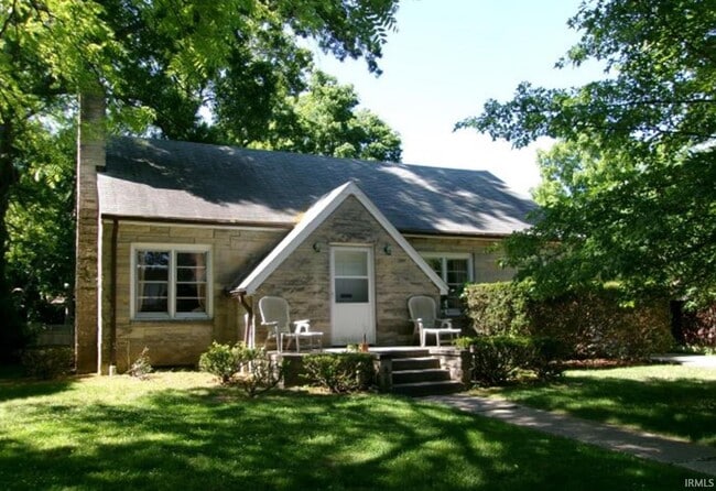 Building Photo - 1210 E University St