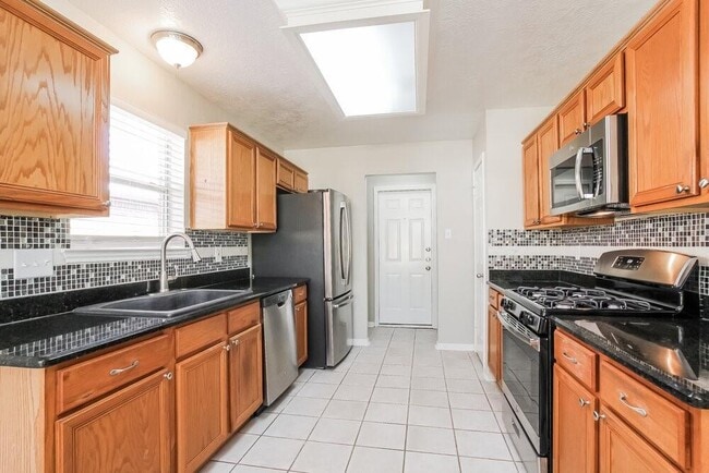 Building Photo - 3030 Hummingbird Ln