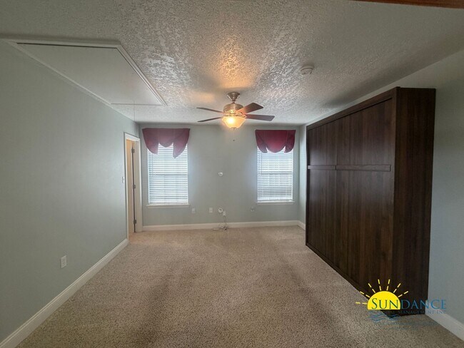 Building Photo - Spacious 5-Bedroom Home with Heated Pool & Hot Tub in Niceville!