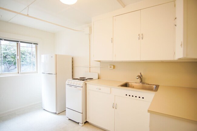Building Photo - Close-in NE Daylight Basement Studio Ready...