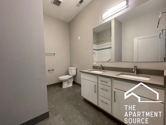 Building Photo - 1432 W 21st St