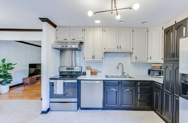 Kitchen - 15012 Olddale Rd