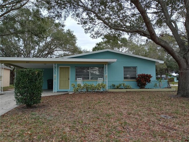 Building Photo - 821 Helena Dr