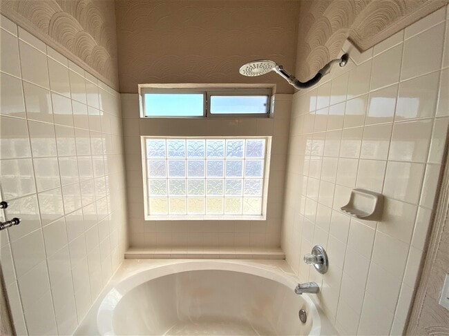 Building Photo - 12374 Paseo Lindo Dr