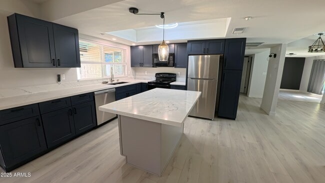 Building Photo - 7317 S Palm Dr
