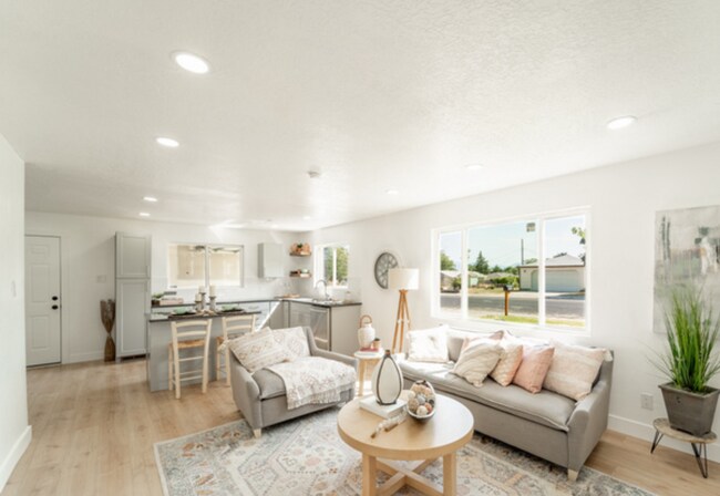 Building Photo - Quiet 3 Bed Kearns Home with Solar, Safe Neighborhood, Great Location!!!