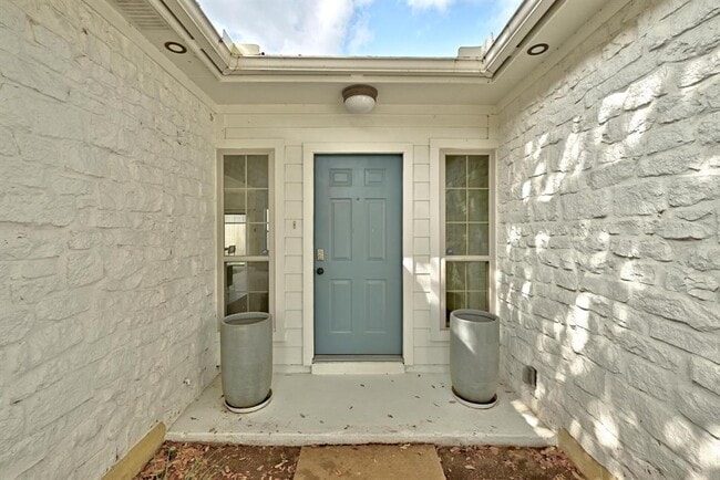 Building Photo - 5807 Convict Hill Rd