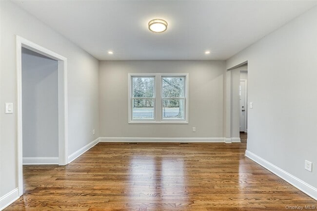 Building Photo - 479 Woodbury Rd