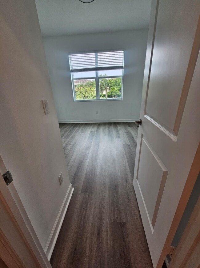 Building Photo - 4946 Navali Dr