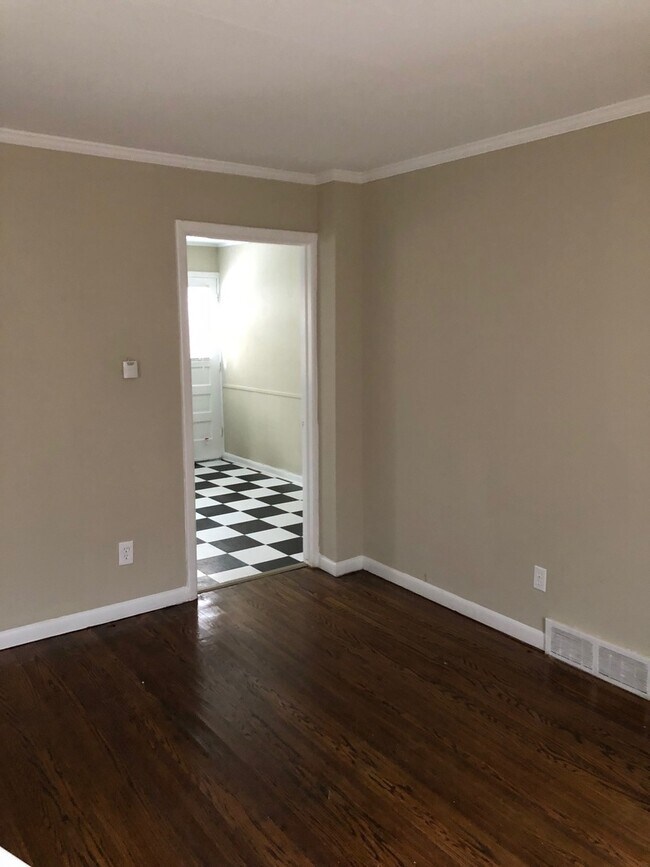 Building Photo - 103-105-105 Hampden Rd