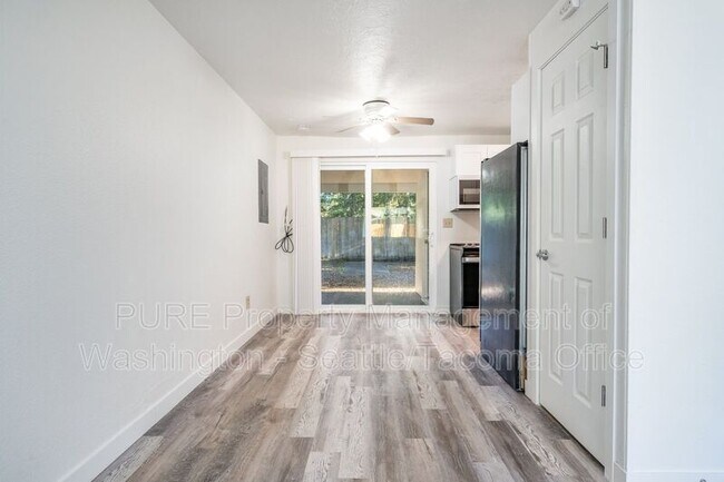 Building Photo - 6417 151st St NW