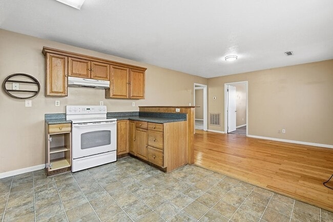 Building Photo - 46 James Dr