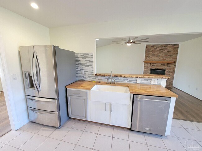 Building Photo - 1306 Pine Hill Cir