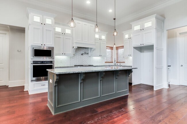 Building Photo - Luxury Custom Home in Grandview Terrace Su...